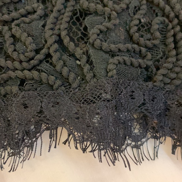 Beautiful black lace crop top. - Picture 5 of 5